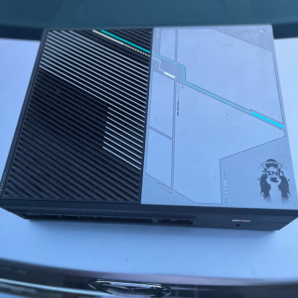 Xbox One halo edition
